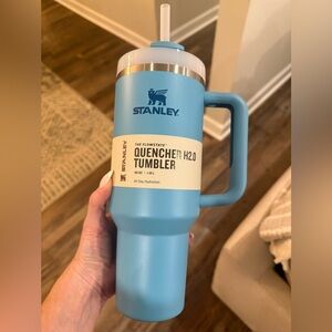 Stanley PoolSide Blue 40oz Quencher Tumbler